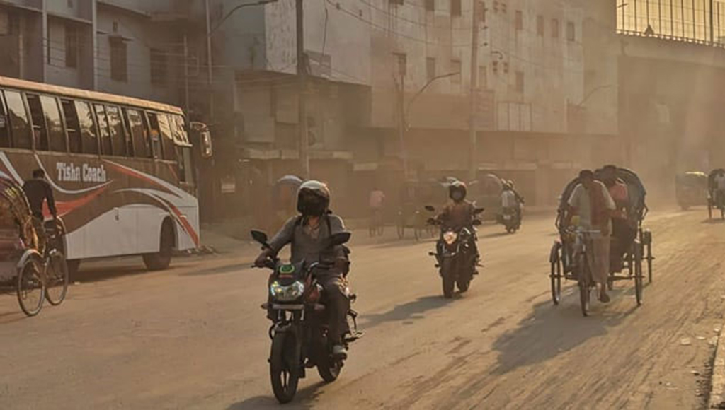 বিশ্বের দূষিত শহরের তালিকায় দ্বিতীয় ঢাকা