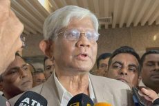 বাজারে কোনোটার দাম বাড়ে কোনোটার কমে: অর্থ উপদেষ্টা