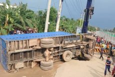 গাজীপুরে কাভার্ড ভ্যানের চাপায় অটোরিকশা চালক নিহত