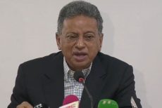 নির্বাচনের জন্য অপেক্ষা করছে বিনিয়োগকারীরা : আমীর খসরু