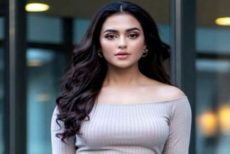 বিমানবন্দর থেকে অভিনেত্রী নুসরাত ফারিয়া আটক