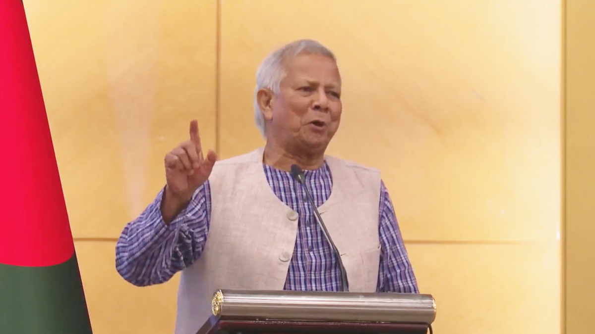 ড. ইউনূসকে ডি-লিট ডিগ্রি দিলো চট্টগ্রাম বিশ্ববিদ্যালয়