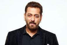 নেটিজেনদের সমালোচনা কারণে পোস্ট ডিলিট সালমানের