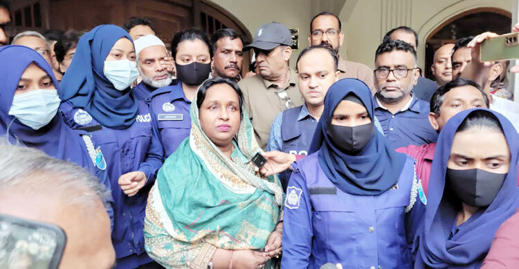 নারায়ণগঞ্জ থেকে কাশিমপুর কারাগারে আইভী