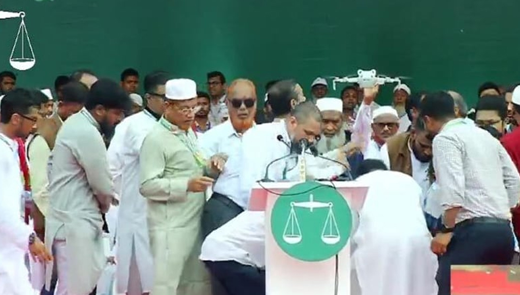 অসুস্থ হয়ে মঞ্চে পড়ে গেলেন জামায়াত আমীর