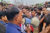 শ্রীপুরে ১০ দফা দাবীতে আরএকে সিরামিক কারখানার শ্রমিকদের মহাসড়ক অবরোধ
