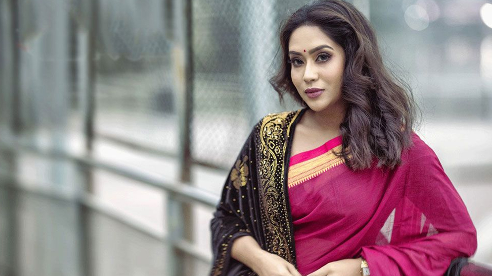 ক্ষমতার কাছে গেলে অনেকের মুখোশ বদলে যায়: অভিনেত্রী মম