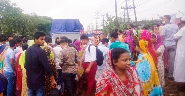গাজীপুরে পিকআপ ভ্যানের ধাক্কায় নারী পোশাক শ্রমিক নিহত