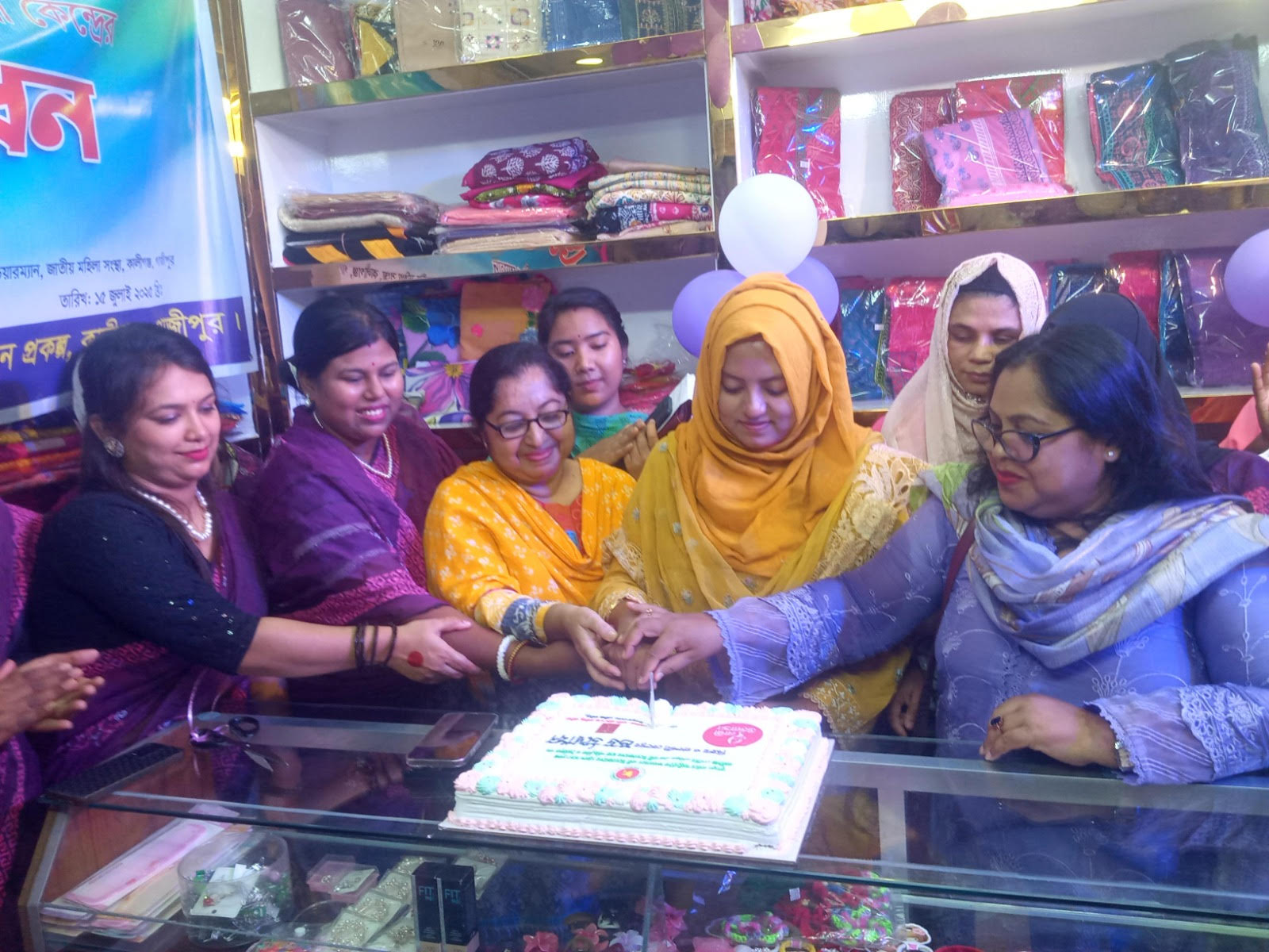 কালীগঞ্জে নারী উদ্যোক্তাদের তৈরীকৃত পণ্য বিক্রয় ও প্রদর্শনী কেন্দ্রের উদ্বোধন